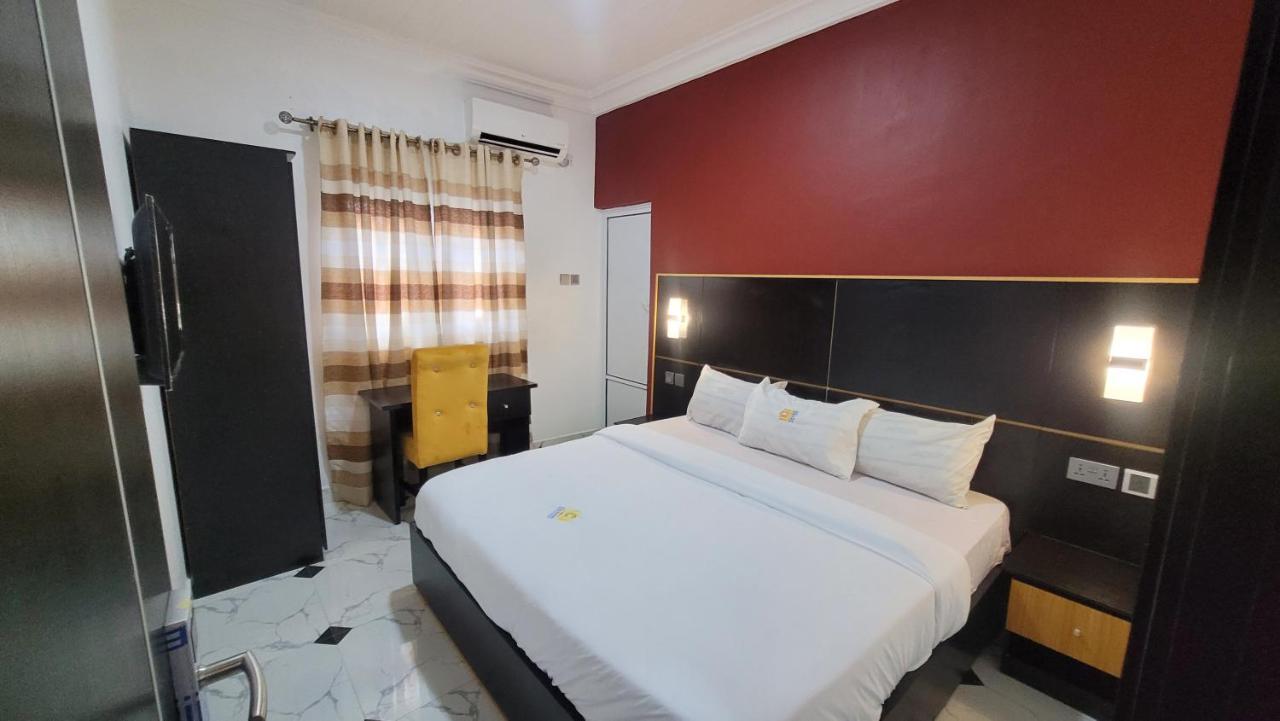 The Charis Hotel & Suites Port Harcourt Exterior photo